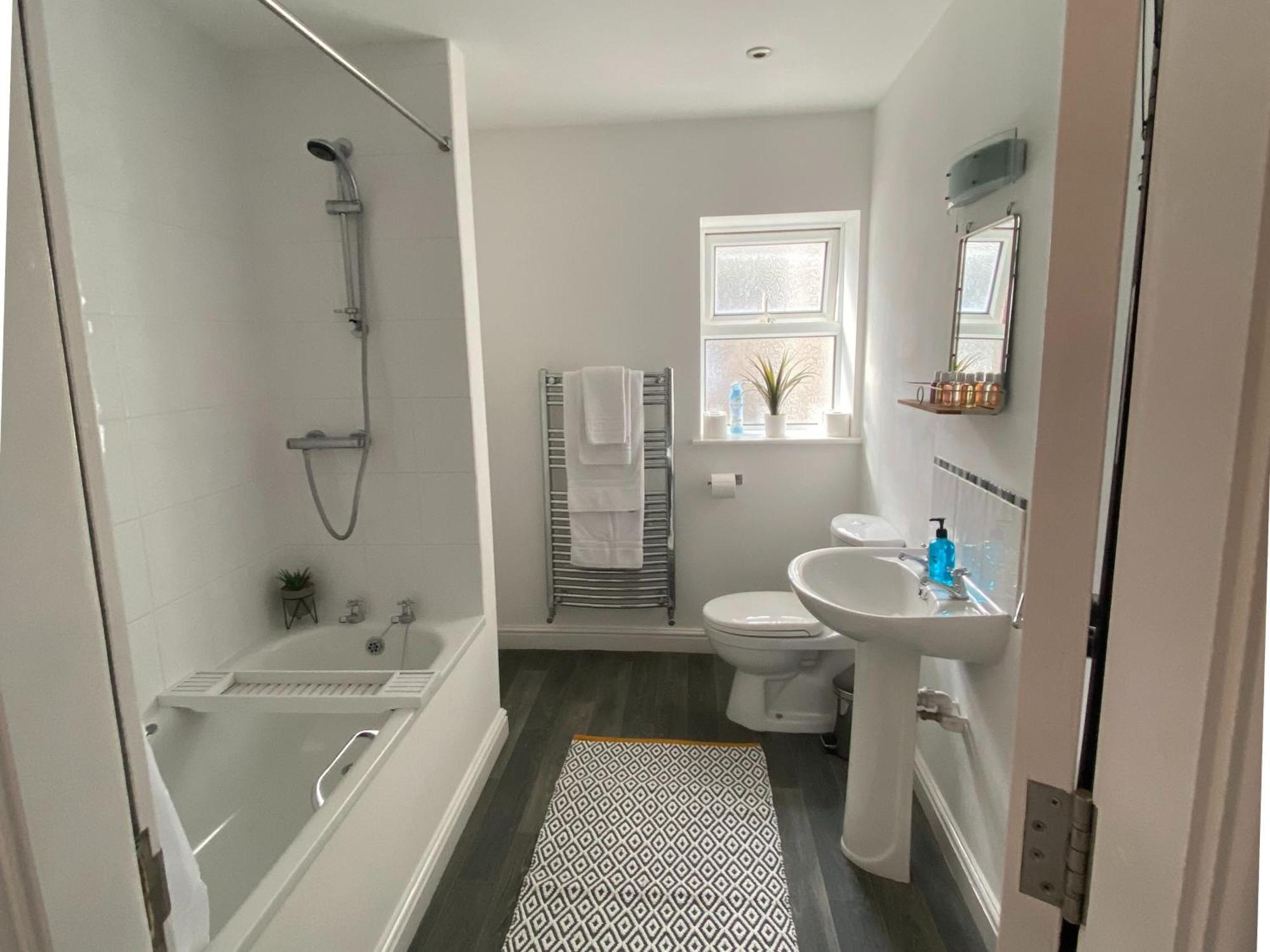 Eden Escapes Serviced Apartments 모아캠비 외부 사진