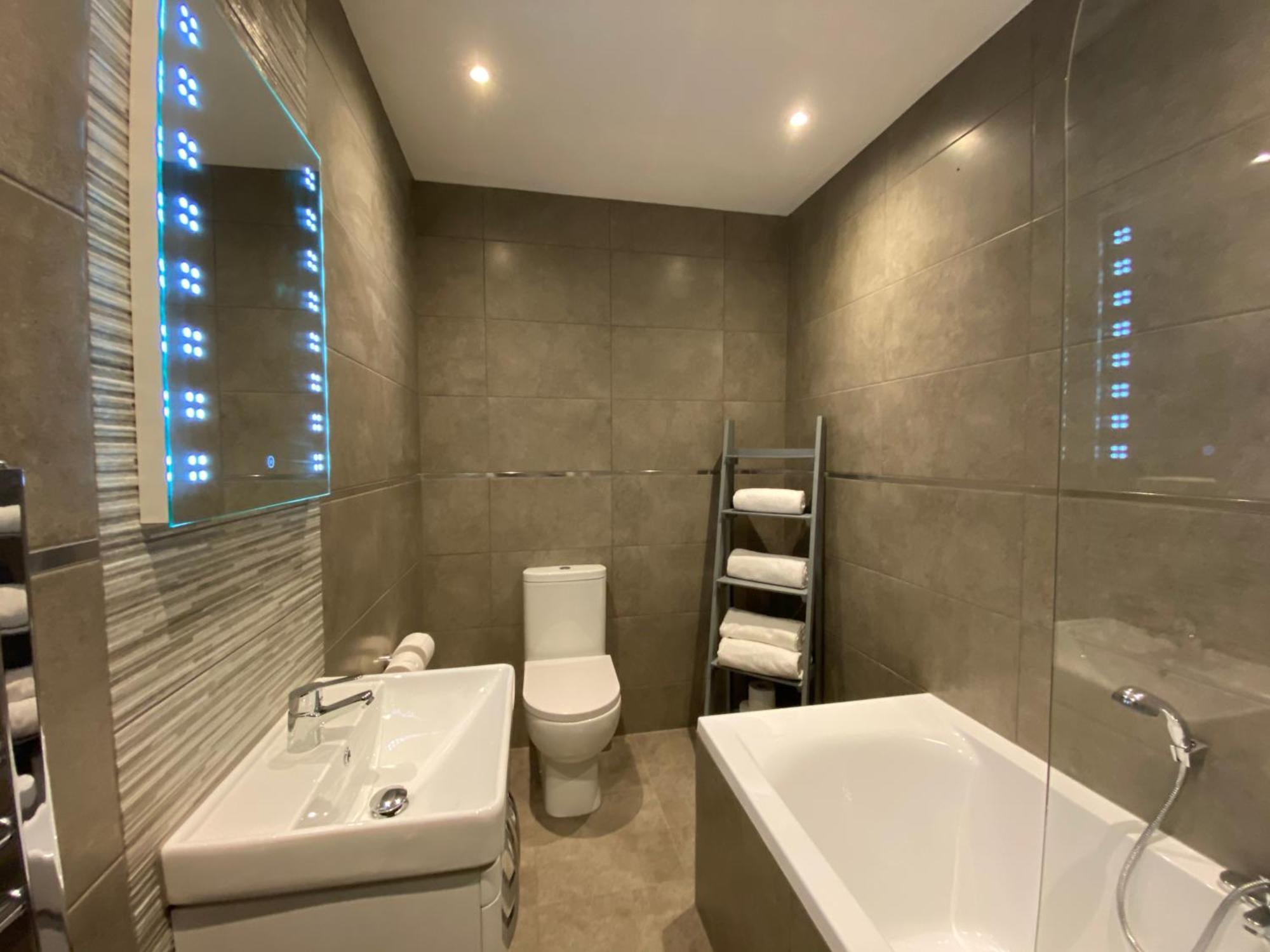 Eden Escapes Serviced Apartments 모아캠비 외부 사진